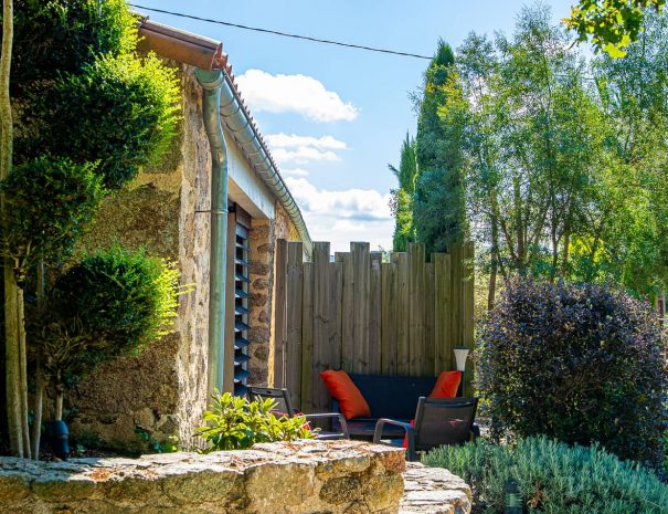 terrasse privative avec salon de jardin